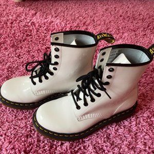 Glossy White Dr. Marten 1460 SMOOTH LEATHER LACE UP BOOTS. (US 7)